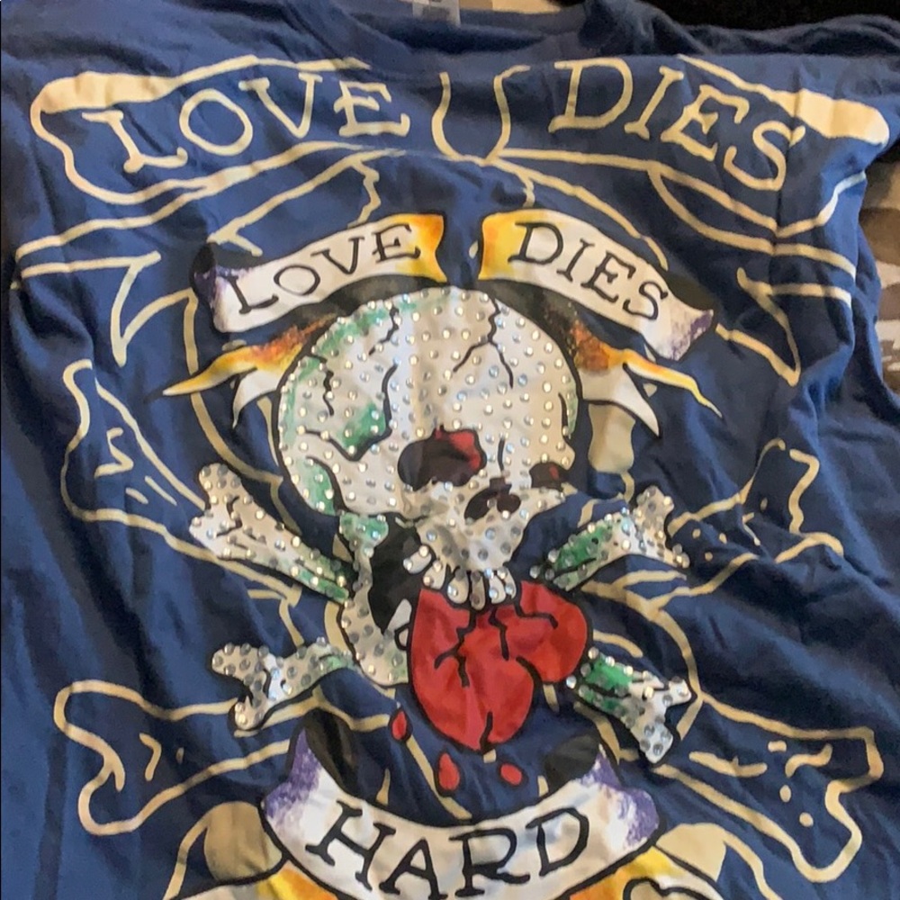 Men’s Ed Hardy tee shirt